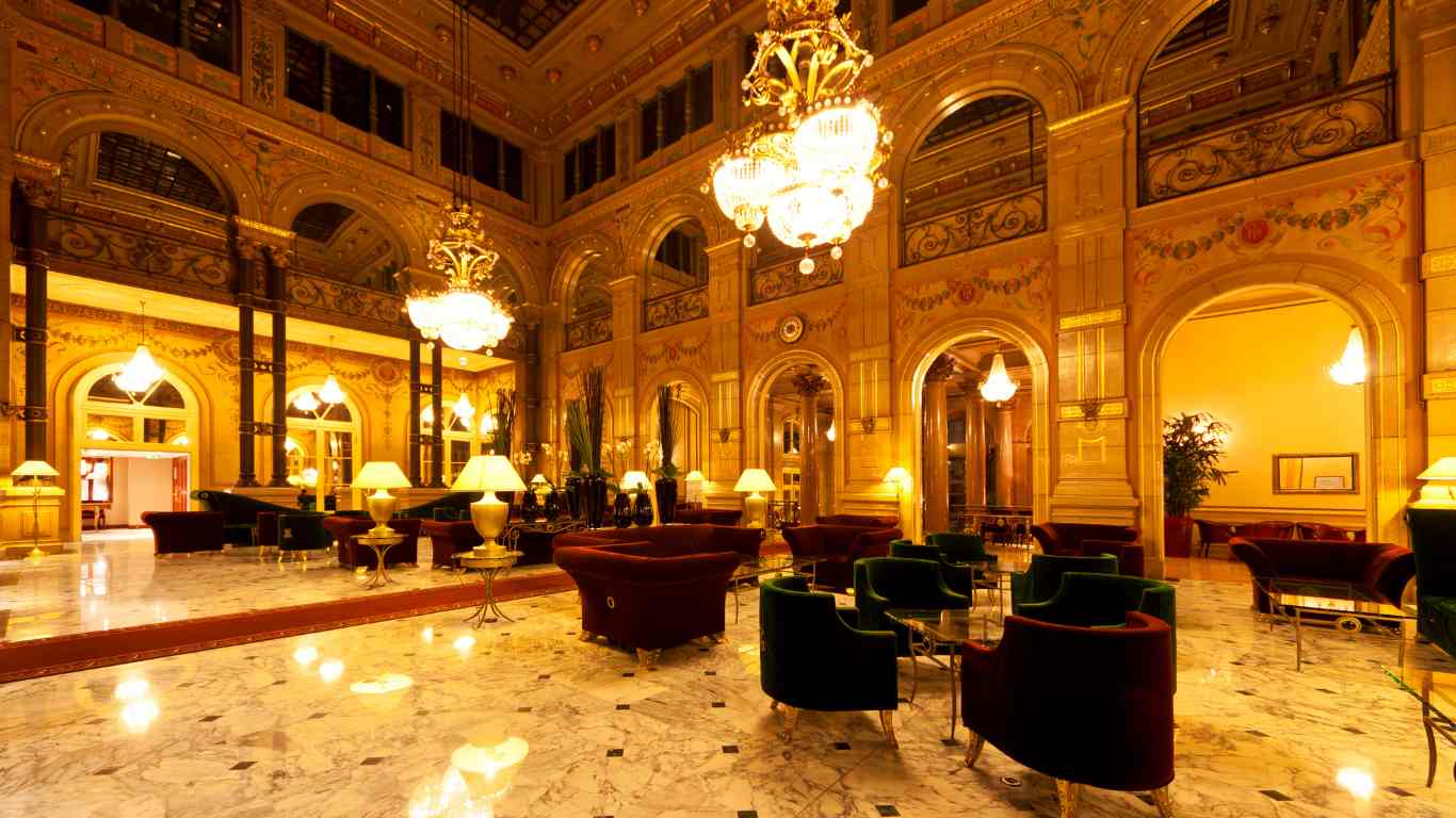 Luxury hotel in Rome overlooking the Colosseum